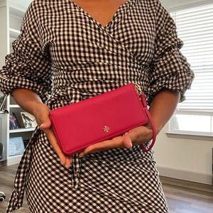 Tory Burch Emerson Passport Continental pink wallet
